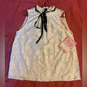 Lace sleeveless blouse